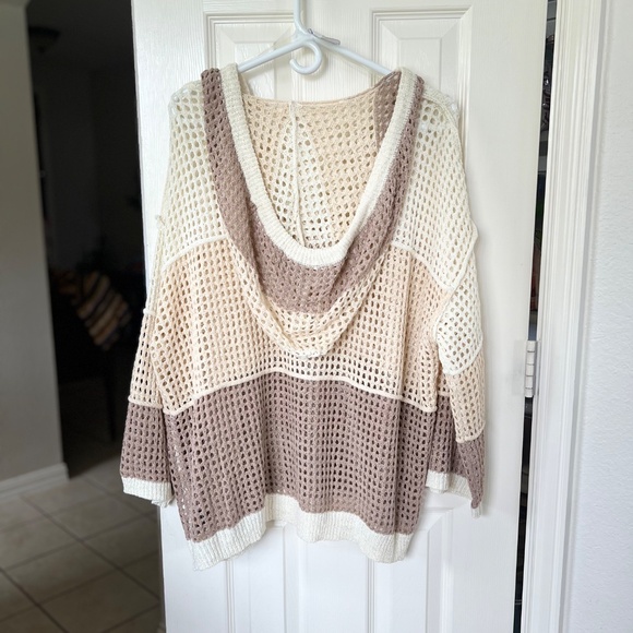 POL Open Knit Crochet Hooded Top - V-neck - Picture 3 of 10